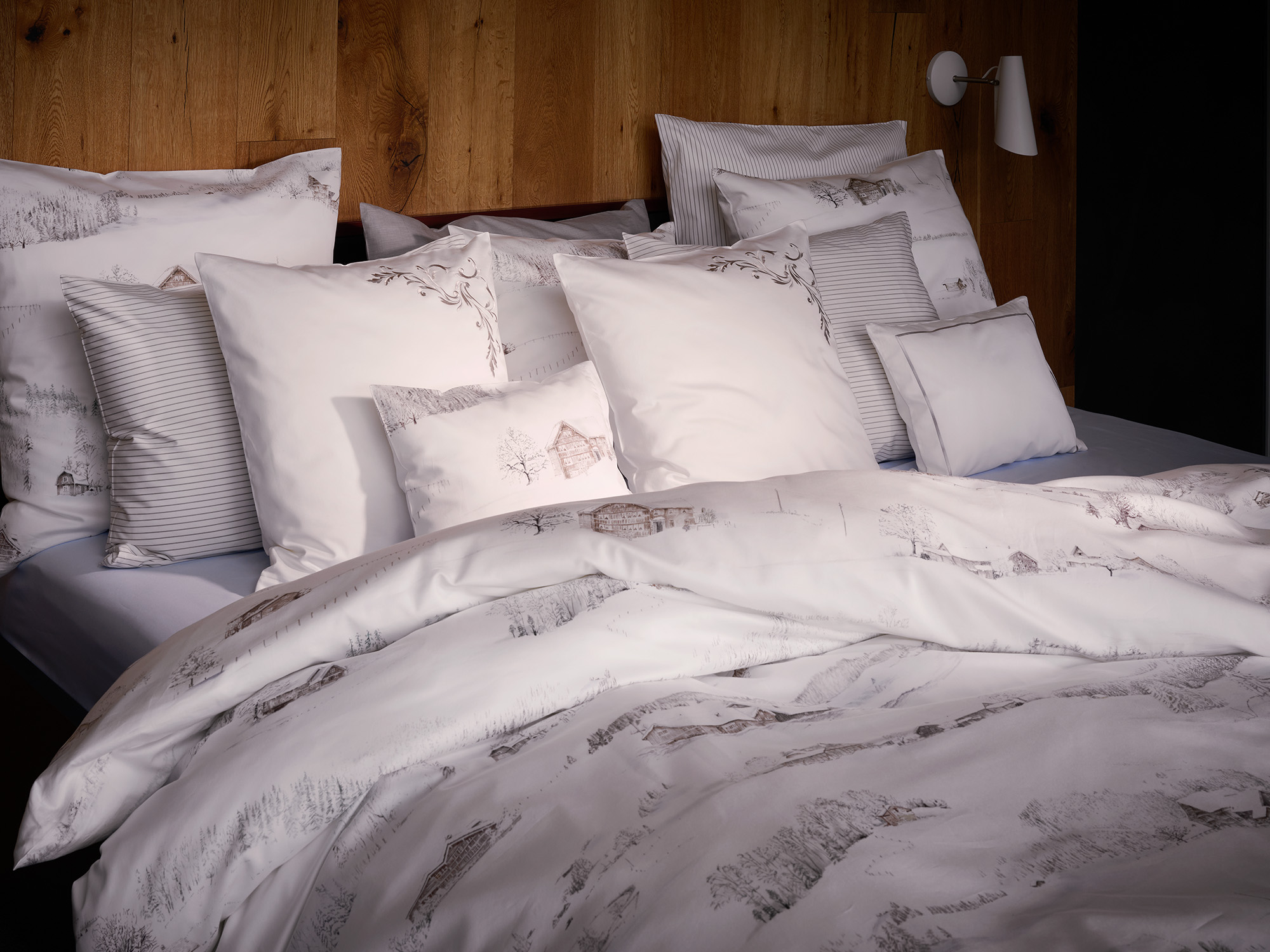 Christian Fischbacher Satin WHITE SEASON 