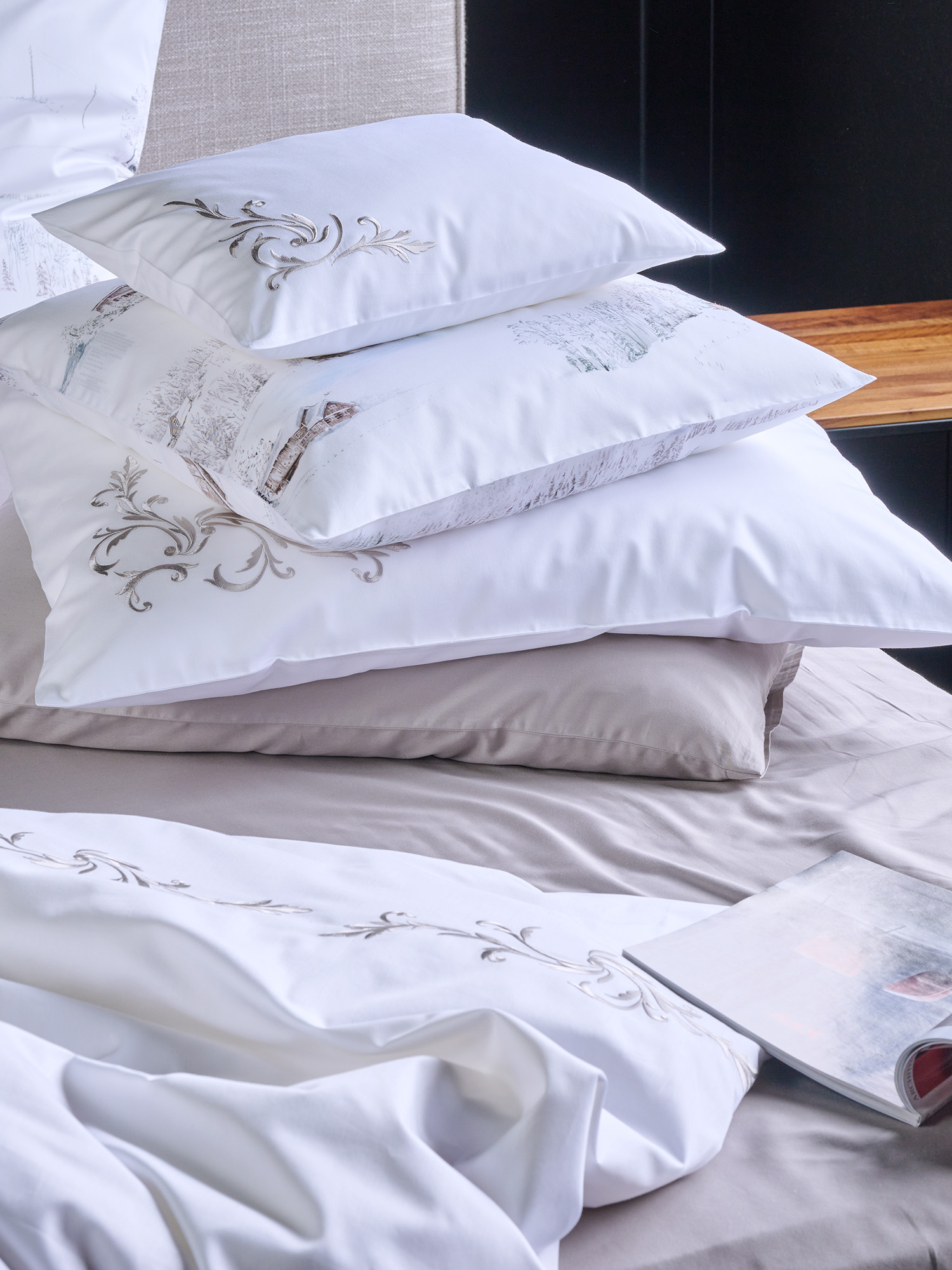 Christian Fischbacher Satin SNOW LACE kiesel 